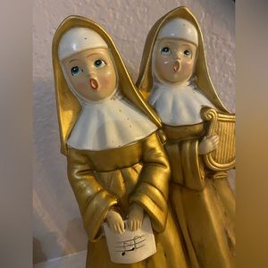 Gold singing nuns with music box. JAPAN